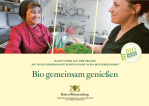 Auf dem Bild der Titelseite der Broschüre sind zwei Frauen abgebildet, die sich eine Gemüsekiste überreichen. Unter dem Bild steht der Titel der Broschüre: 
