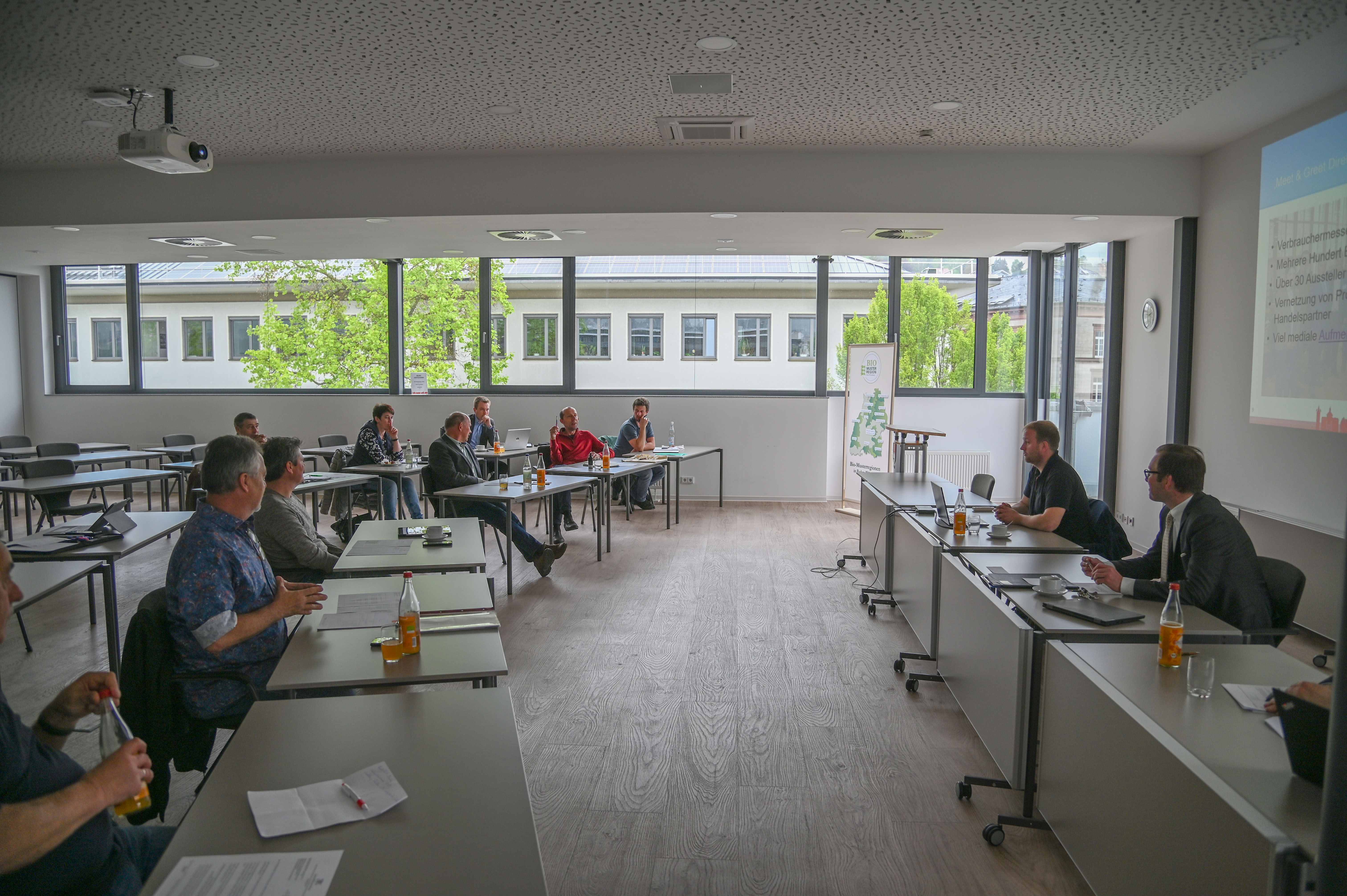 Die Steuerungsgruppe der Bio-Musterregion tagte in Tauberbischofsheim: Im Fokus standen neben dem Jahresrückblick der Ausbau lokaler Wertschöpfungsketten sowie die Verkaufsförderung regionaler Bioprodukte